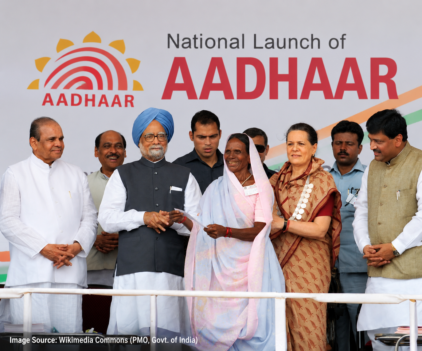 Ranjana Sonawane receiving India's first Aadhaar number from PM Manmohan Singh at Tembhli, 29 September 2010